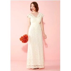 <MODCLOTH> Lace Wedding Dress